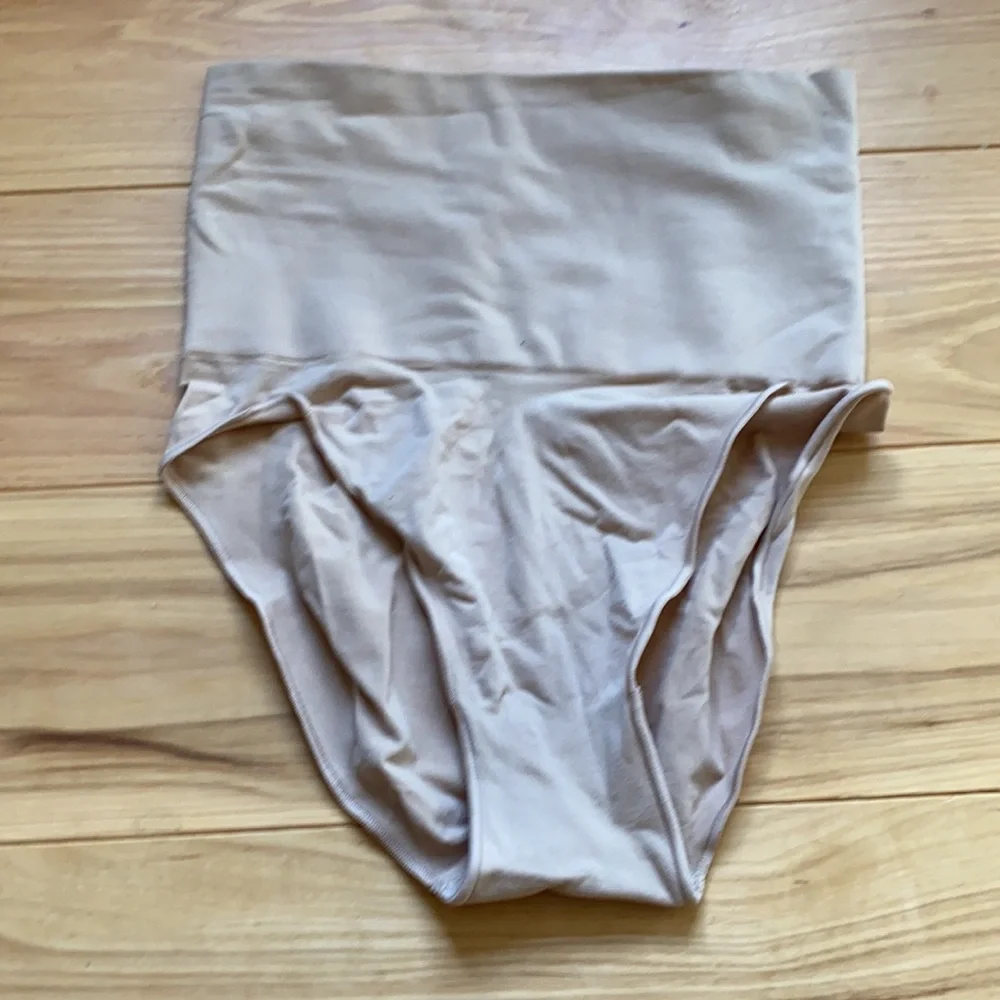 SKIMS CORE CONTROL BRIEF - Picture 2 of 4